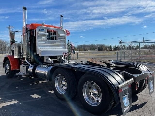 2023 Peterbilt 389 — photo 2