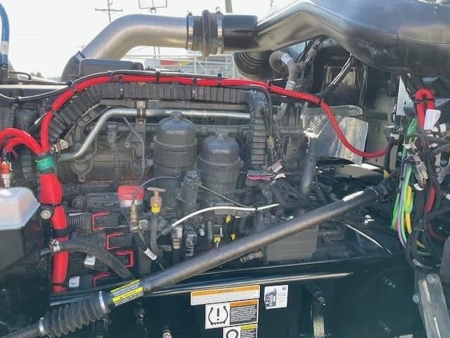 2023 Peterbilt 389 — photo 9