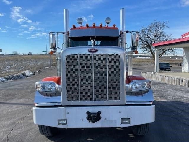 2023 Peterbilt 389 — photo 6