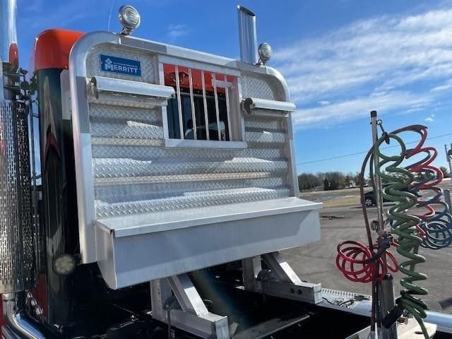 2023 Peterbilt 389 — photo 3