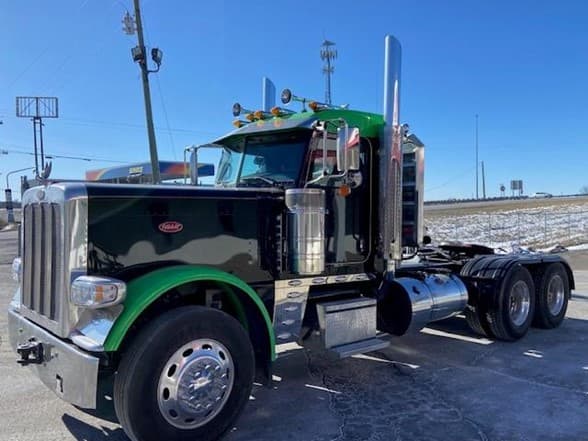 2023 Peterbilt 389 — photo 2