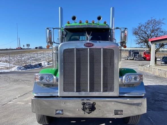 2023 Peterbilt 389 — photo 3