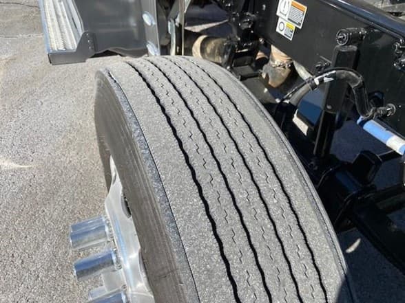 2023 Peterbilt 389 — photo 10