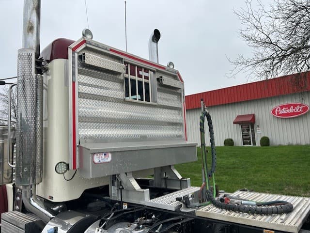 2022 Peterbilt 389 — photo 6