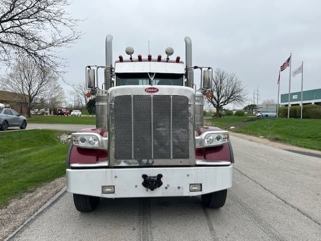 2022 Peterbilt 389 — photo 2