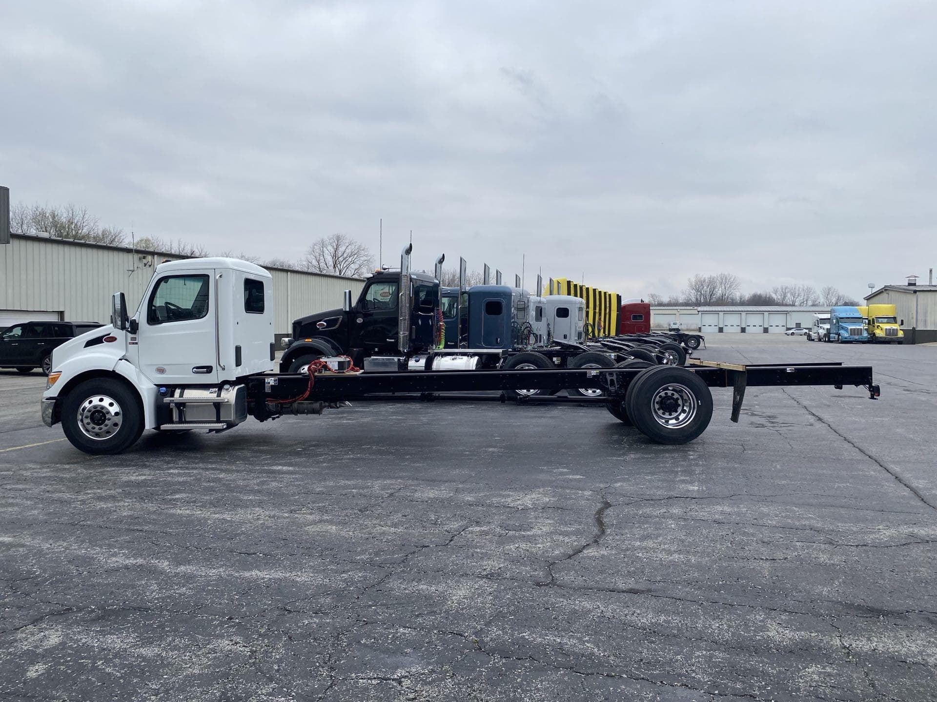 2025 Peterbilt 536 — photo 4