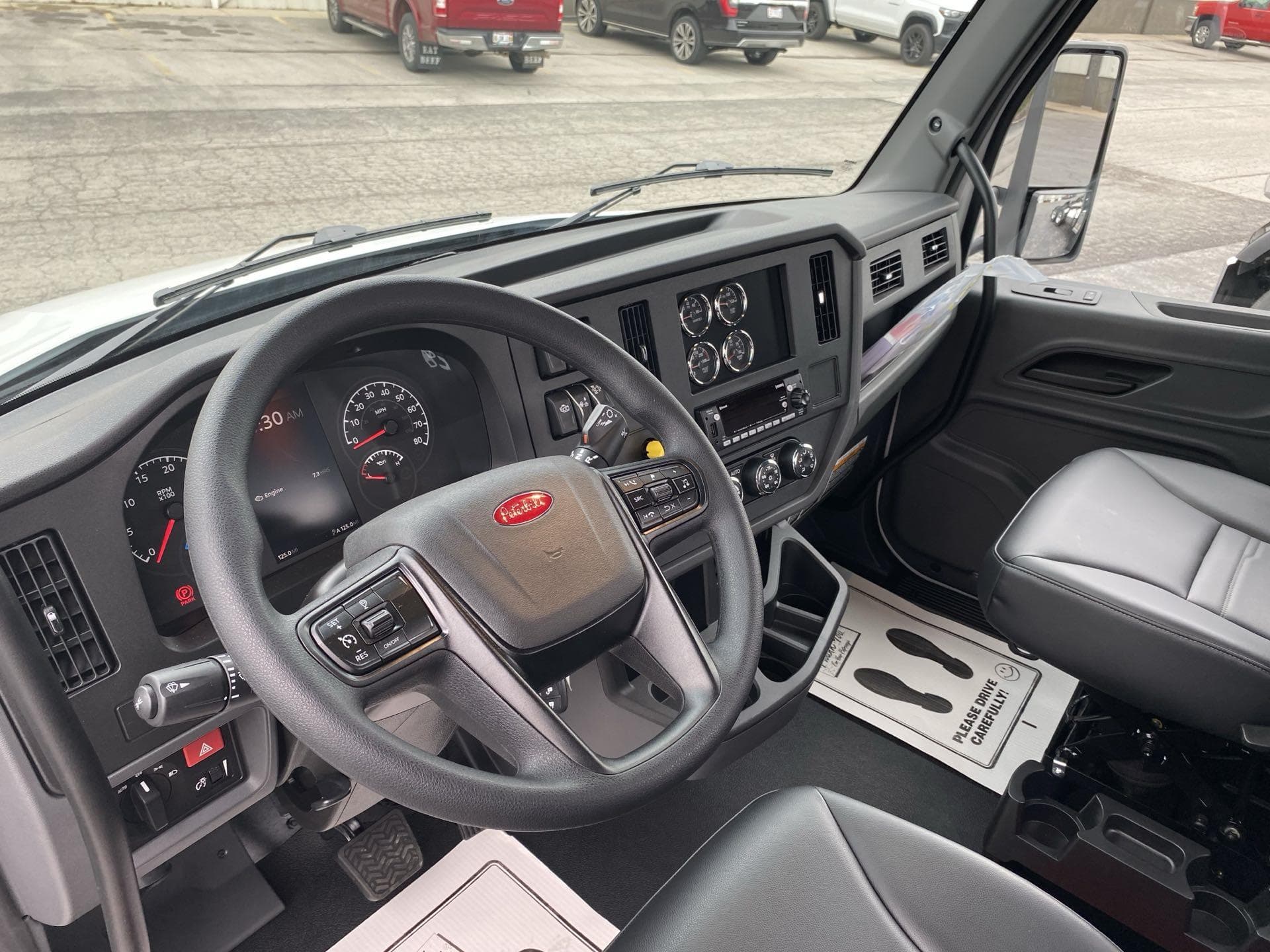 2025 Peterbilt 536 — photo 8