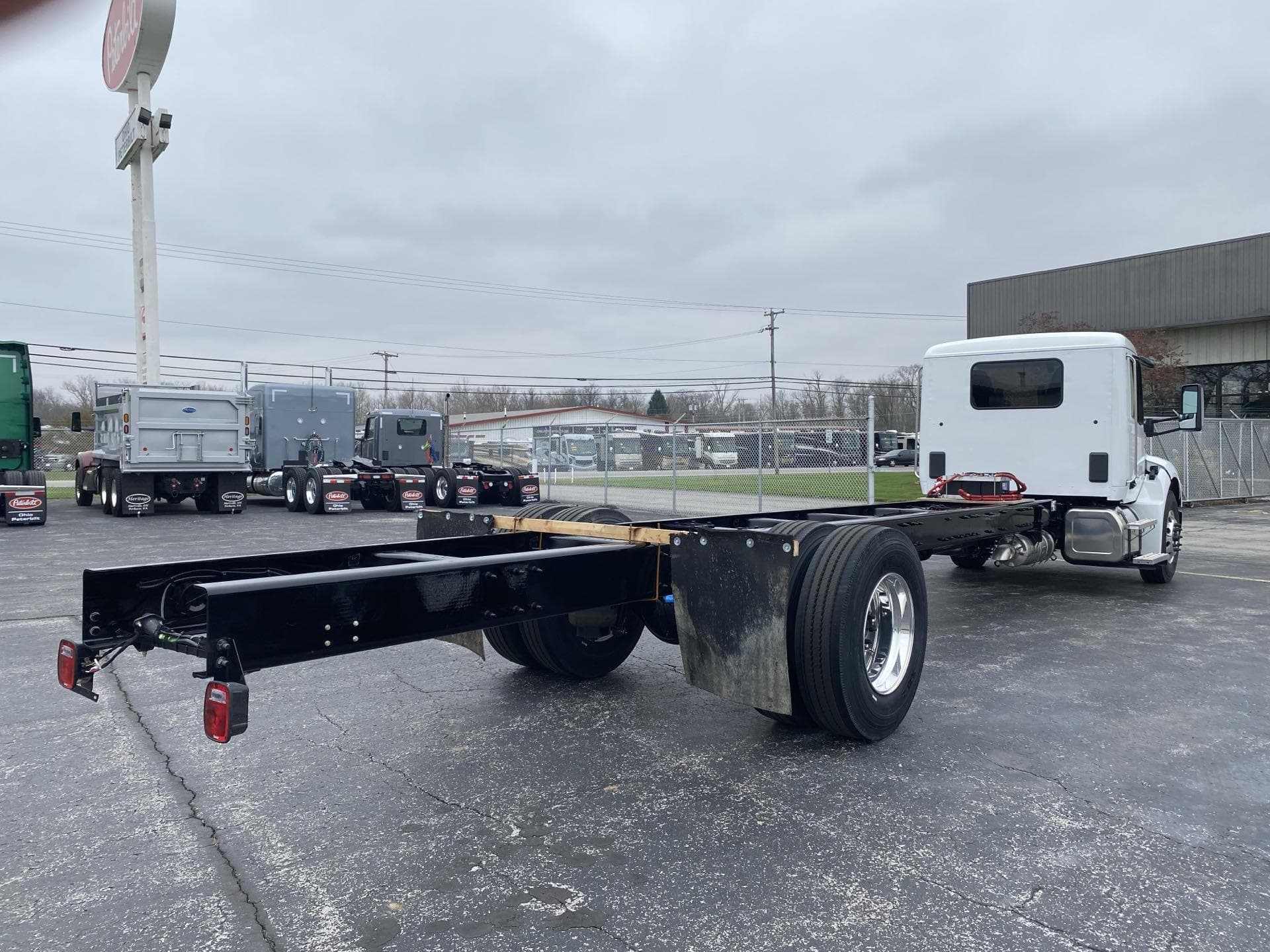 2025 Peterbilt 536 — photo 6