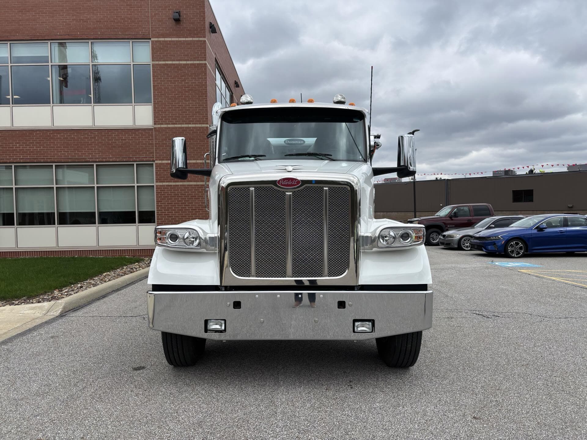 2025 Peterbilt 567 — photo 3