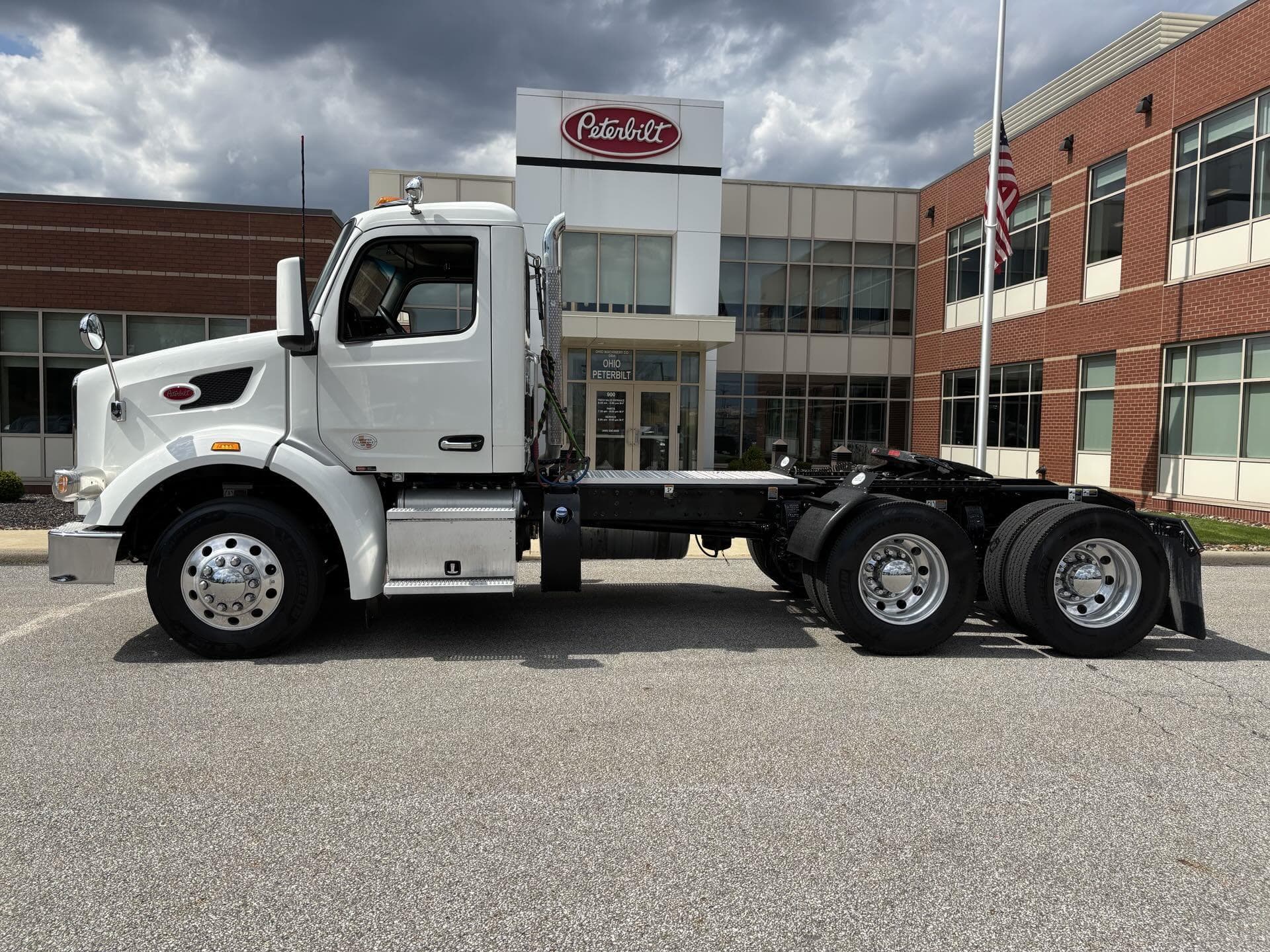 2025 Peterbilt 567 — photo 2