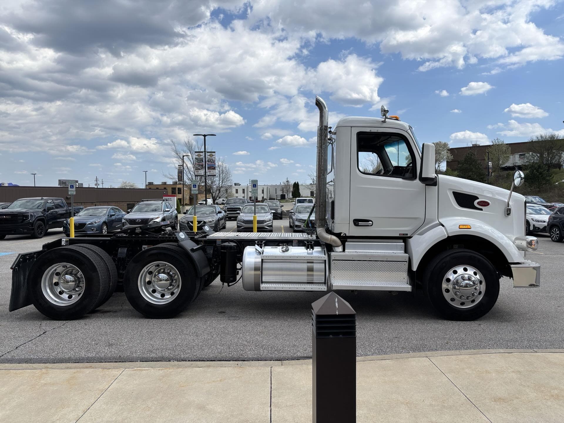 2025 Peterbilt 567 — photo 3