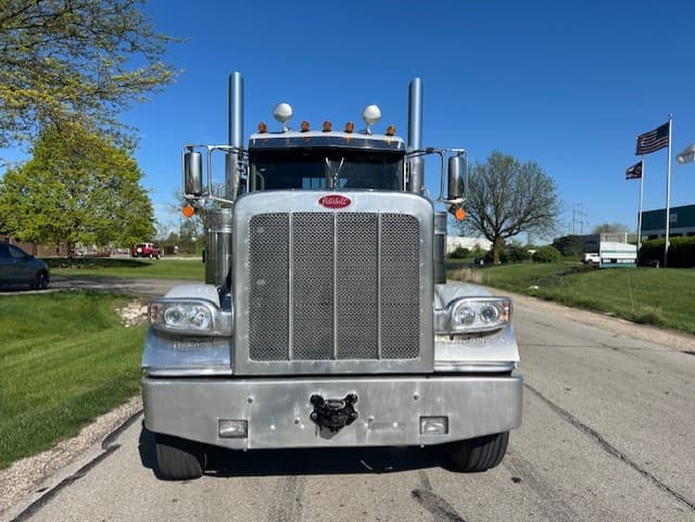 2023 Peterbilt 389 — photo 4