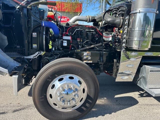 2023 Peterbilt 389 — photo 8