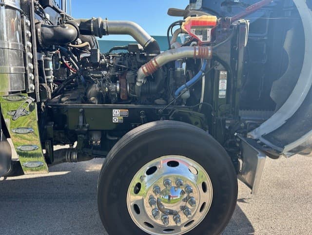 2023 Peterbilt 389 — photo 9