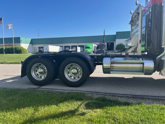 2023 Peterbilt 389 — photo 6
