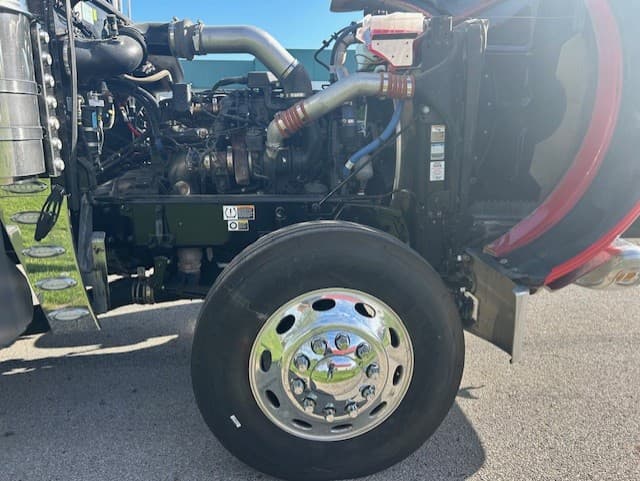 2023 Peterbilt 389 — photo 9