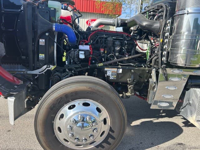 2023 Peterbilt 389 — photo 10