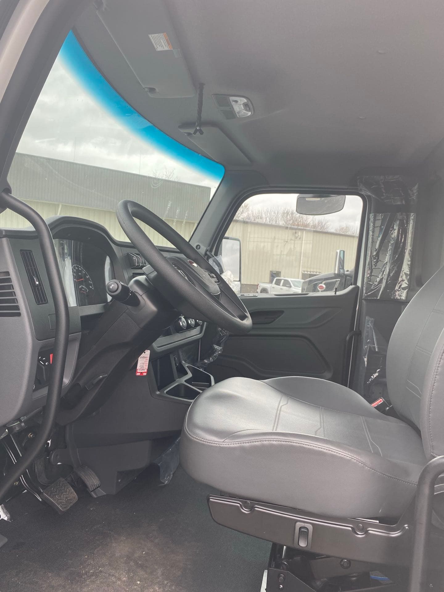 2024 Peterbilt — photo 8