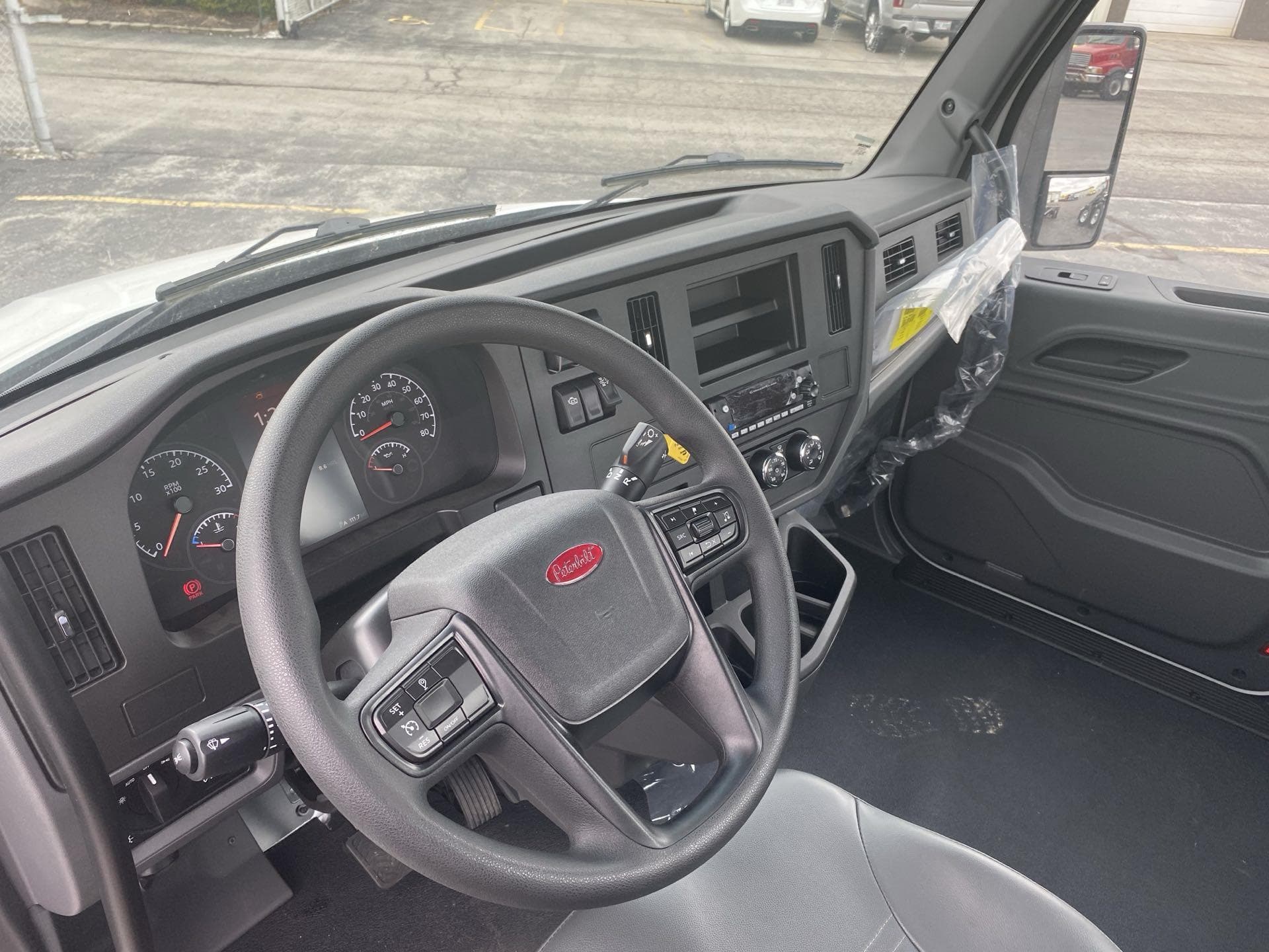 2024 Peterbilt — photo 7