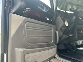 2023 Peterbilt 389 — photo 10