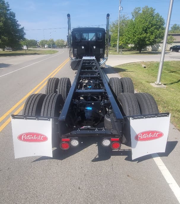 2025 Peterbilt 589 — photo 2