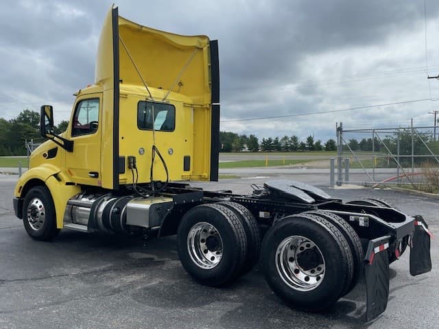 2021 Peterbilt 579 — photo 4
