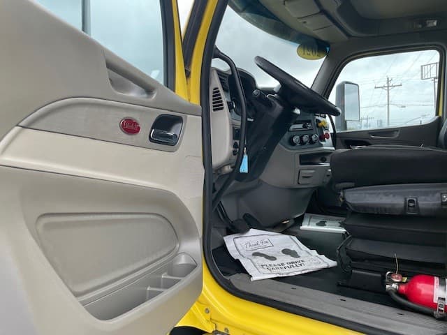 2021 Peterbilt 579 — photo 8
