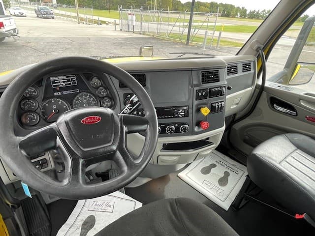 2021 Peterbilt 579 — photo 15