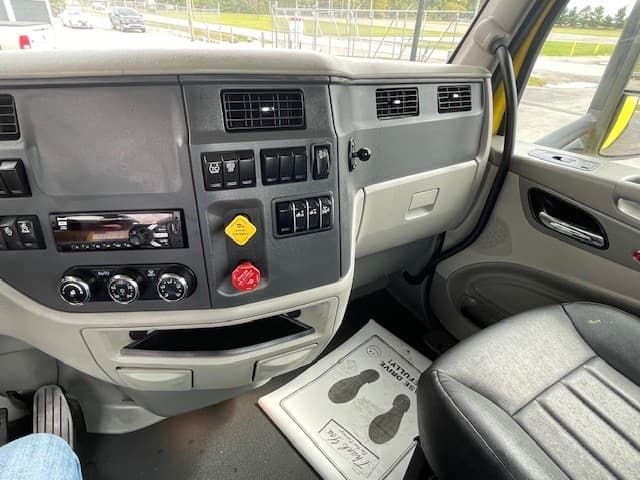 2021 Peterbilt 579 — photo 6