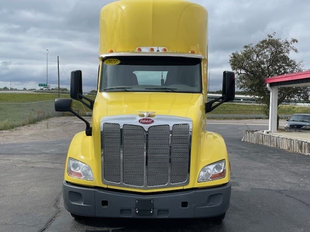 2021 Peterbilt 579 — photo 2