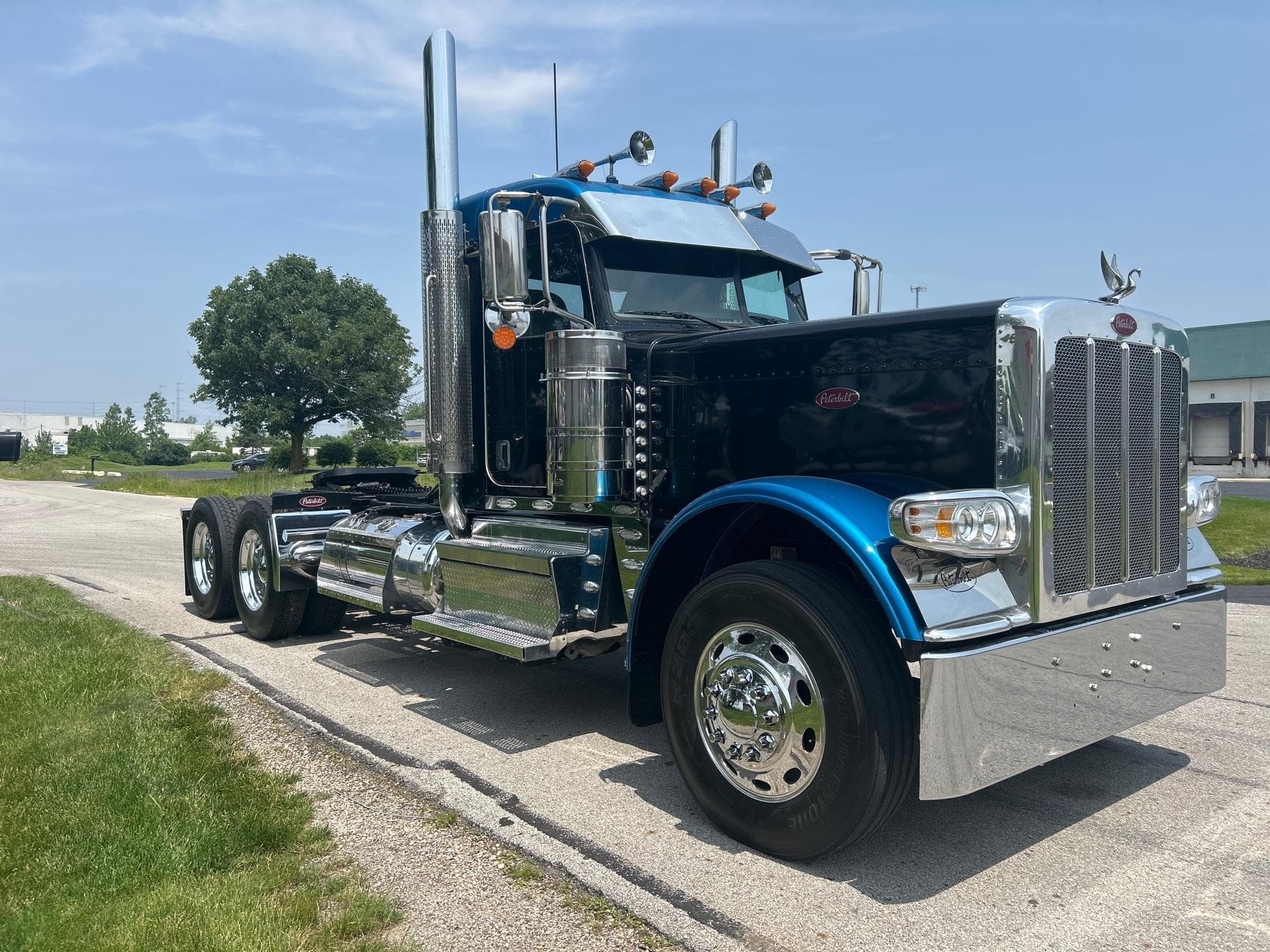 2023 Peterbilt 389 — photo 3