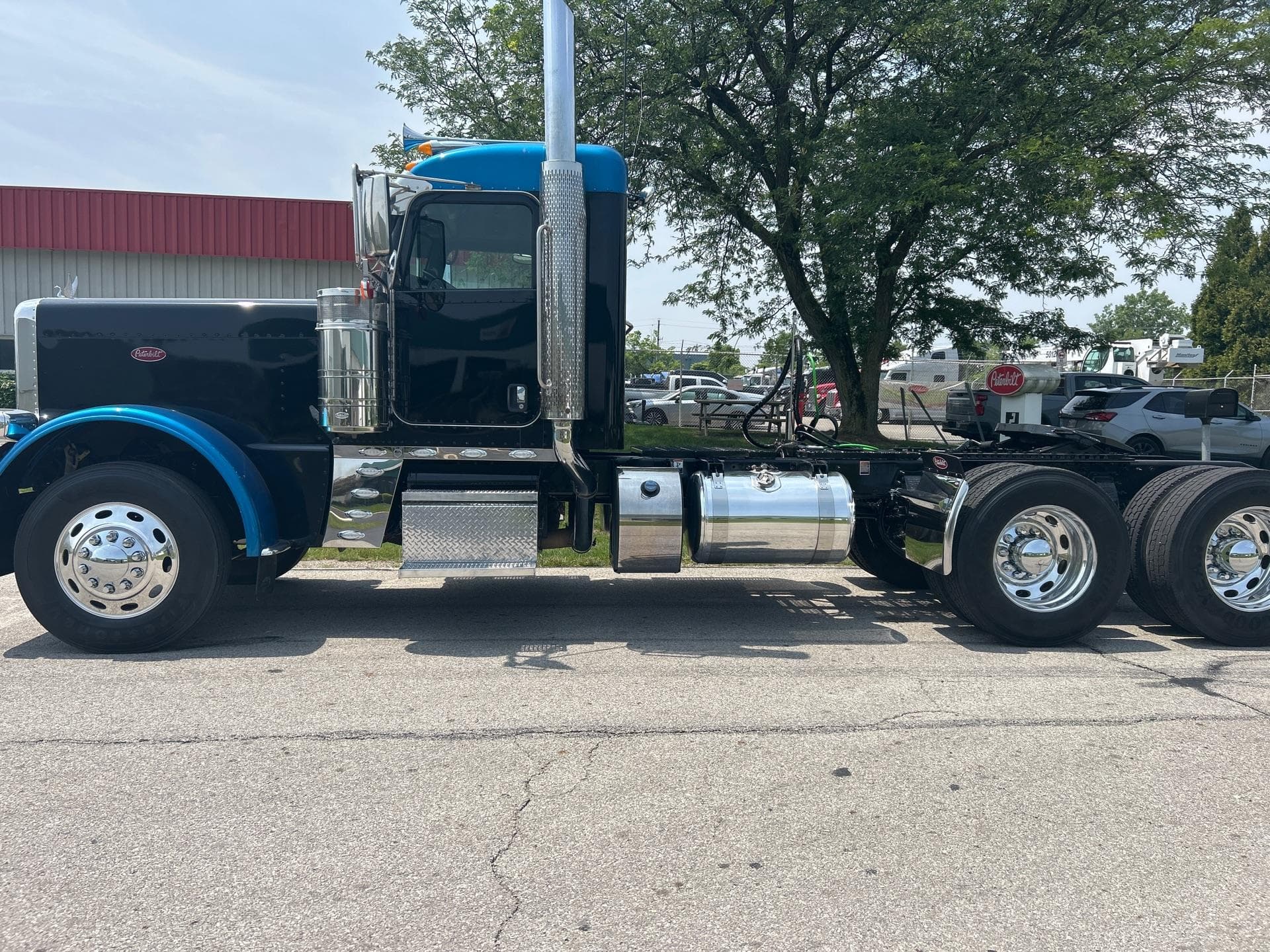 2023 Peterbilt 389 — photo 9