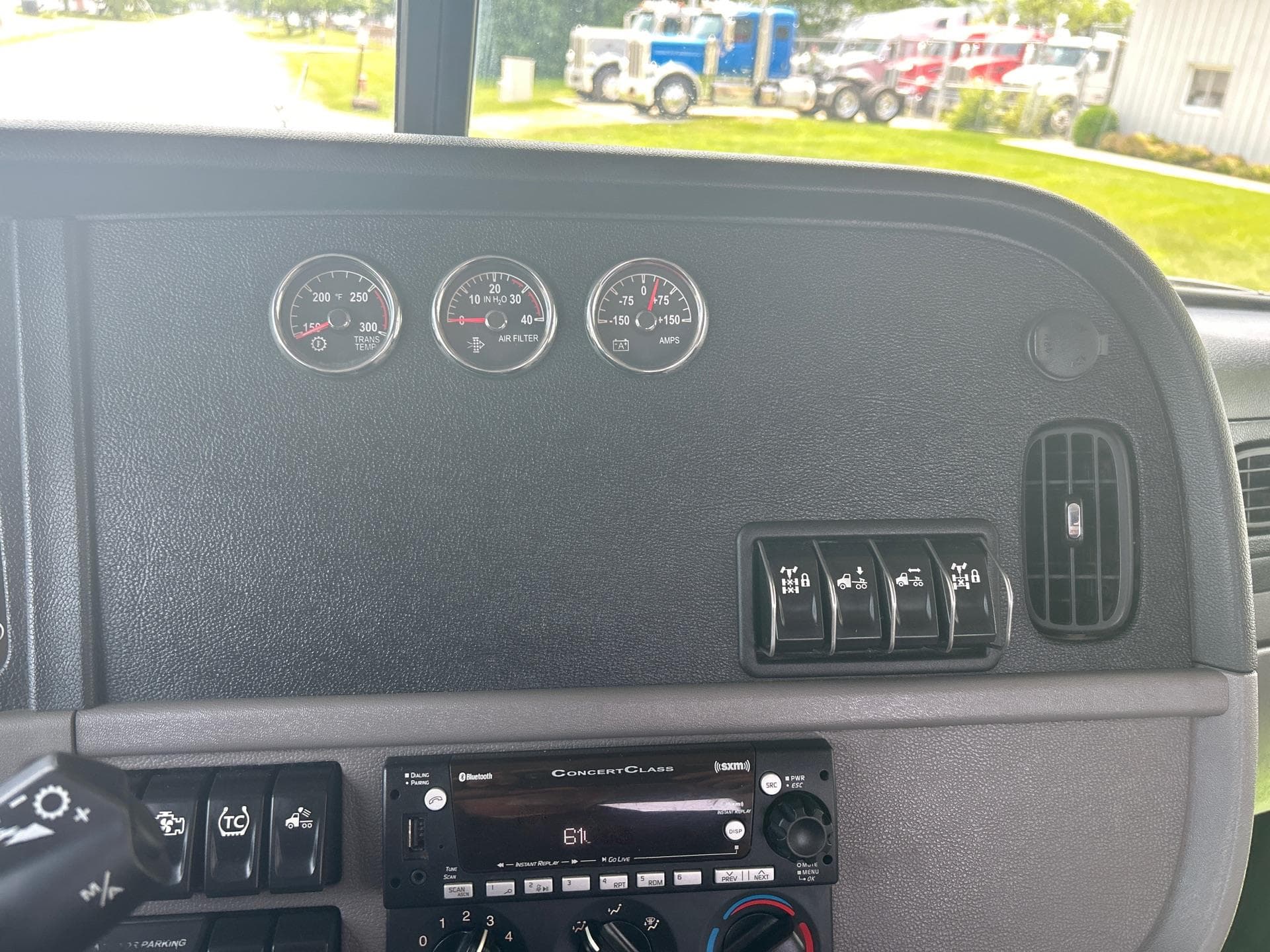 2023 Peterbilt 389 — photo 18