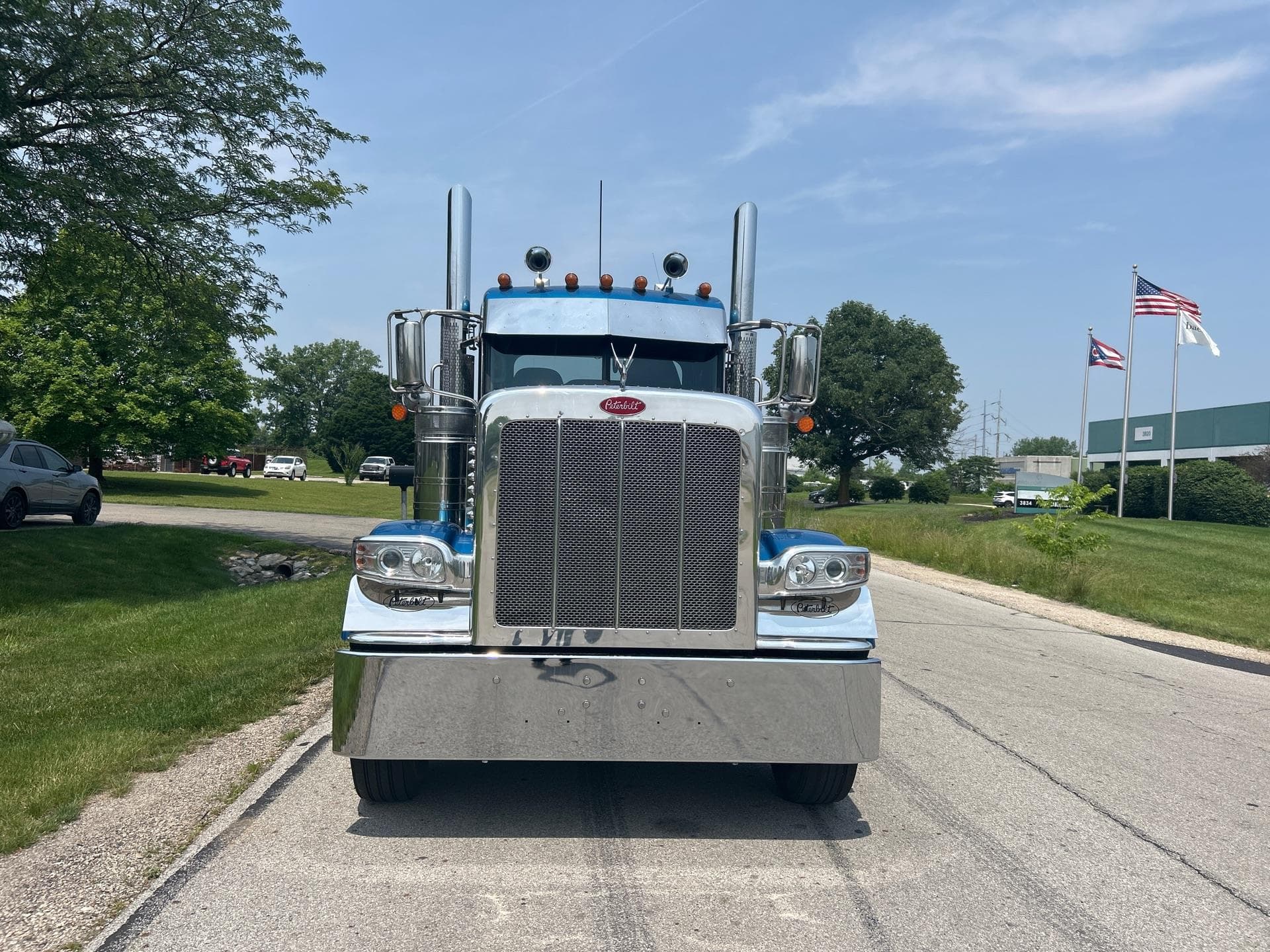 2023 Peterbilt 389 — photo 2