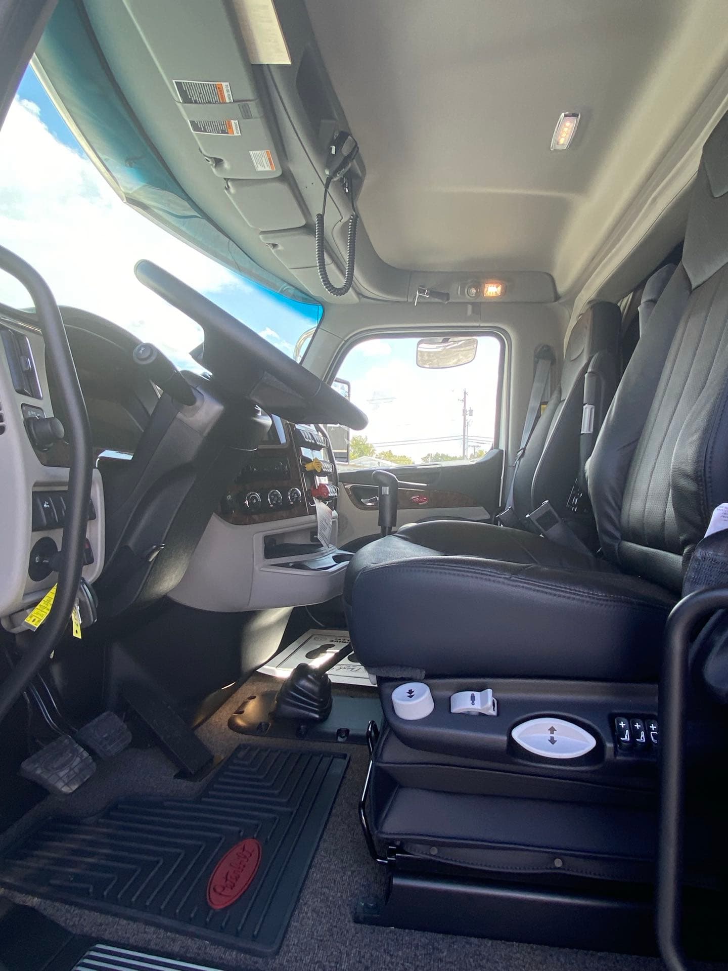 2026 Peterbilt 589 — photo 6