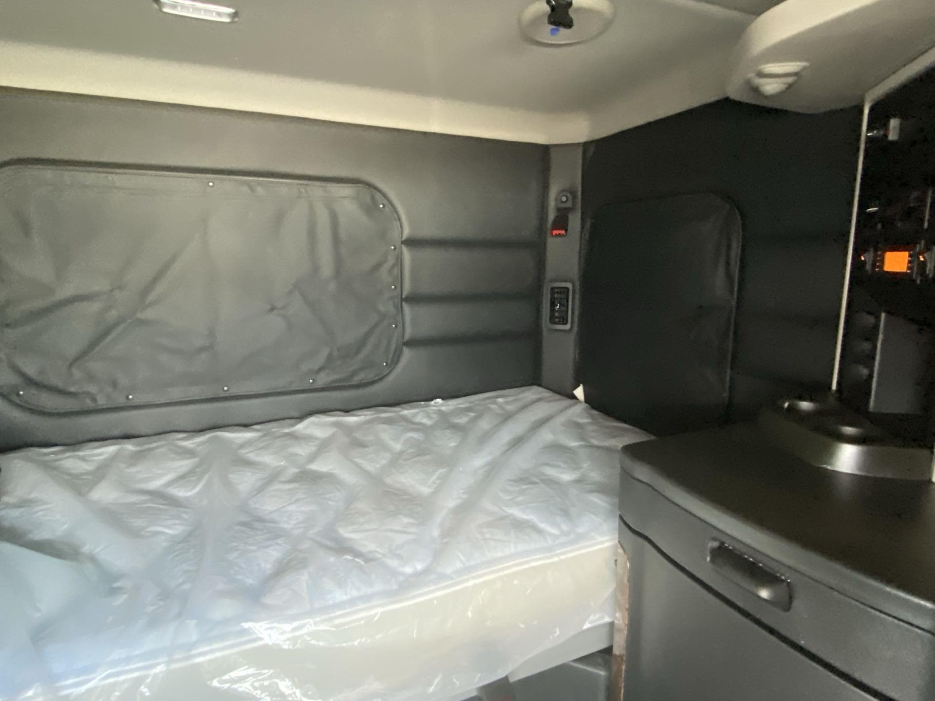 2026 Peterbilt 589 — photo 9