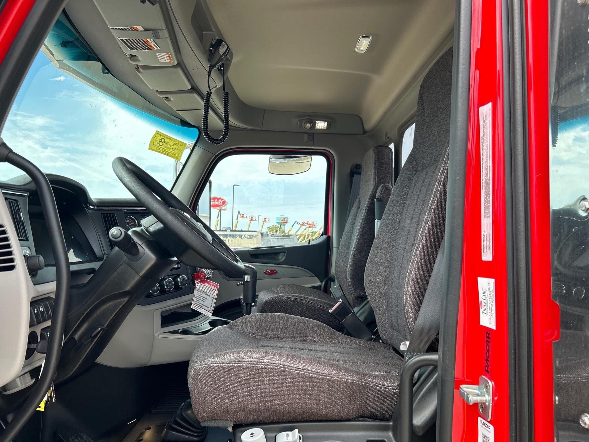 2026 Peterbilt 589 — photo 9