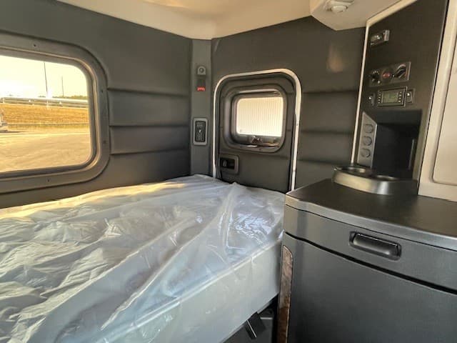 2026 Peterbilt 589 — photo 12