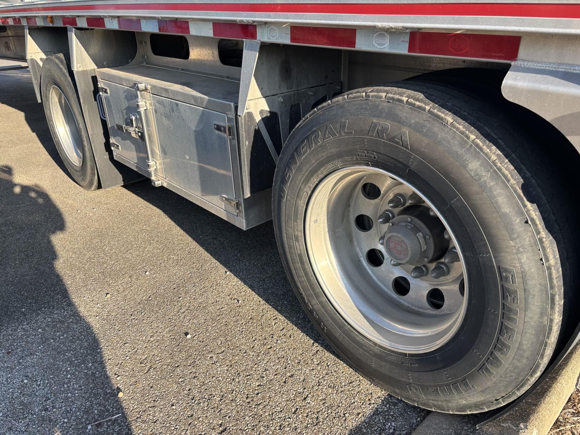 2023 MAC Trailer — photo 17