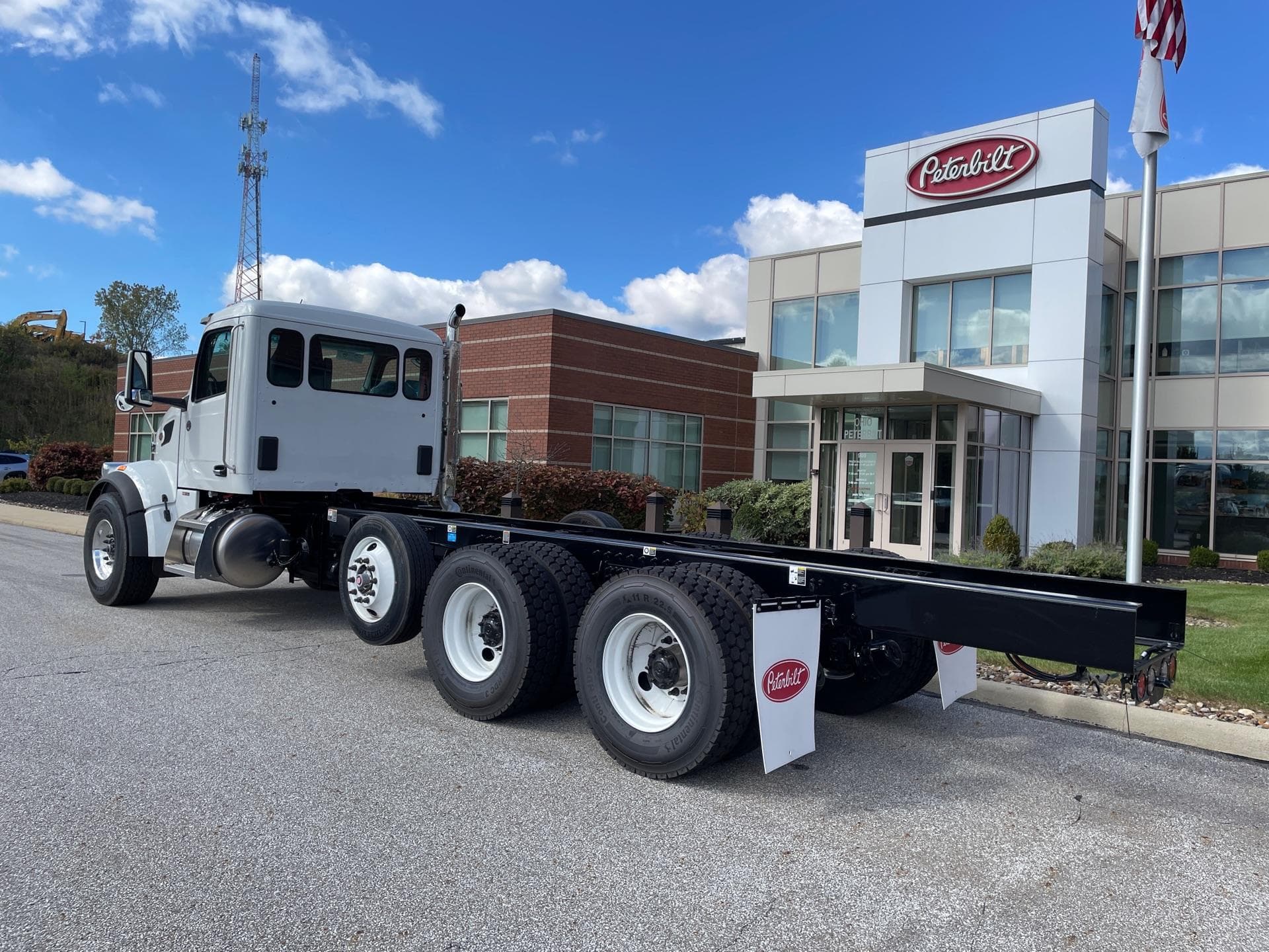 2025 Peterbilt 567 — photo 2