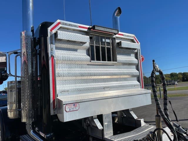 2022 Peterbilt 389 — photo 6