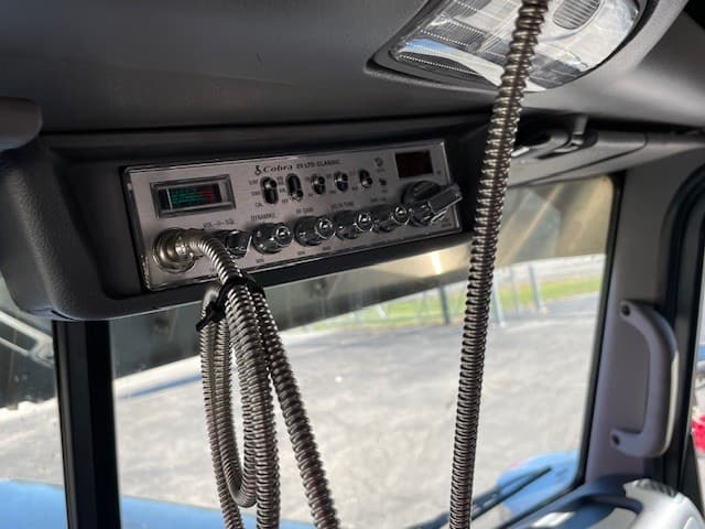 2022 Peterbilt 389 — photo 15