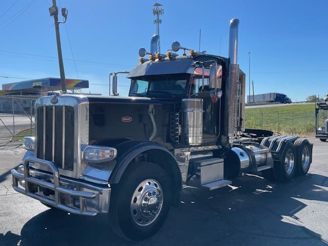 2022 Peterbilt 389 — photo 2