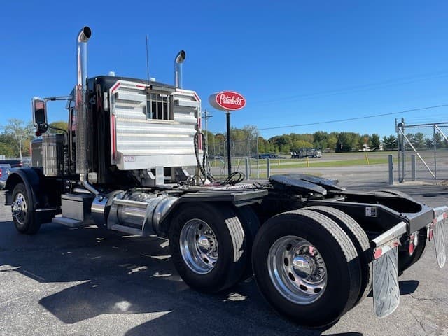 2022 Peterbilt 389 — photo 4