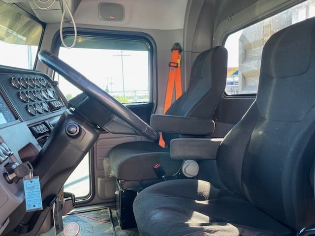 2022 Peterbilt 389 — photo 15