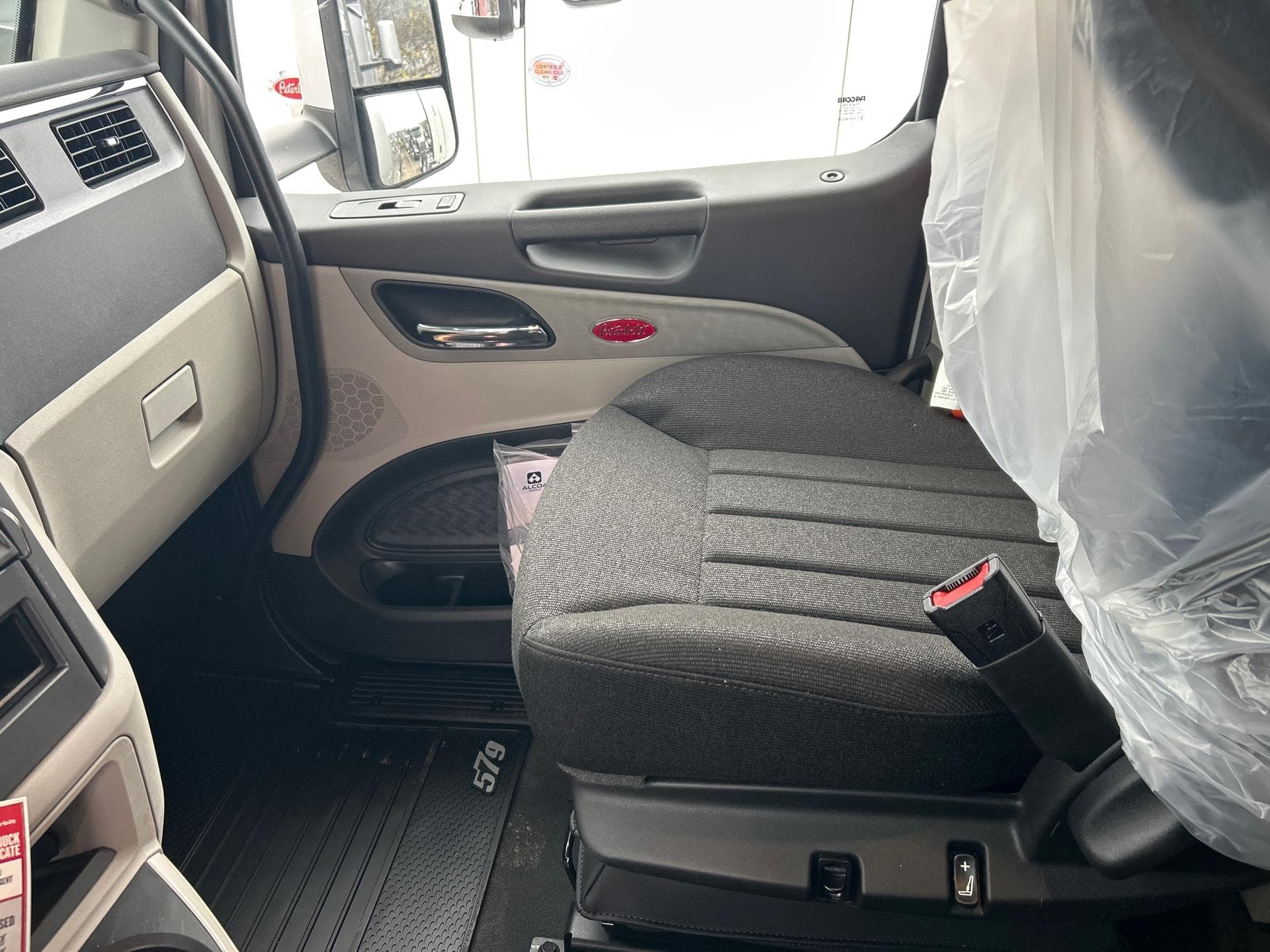 2026 Peterbilt 579 — photo 13