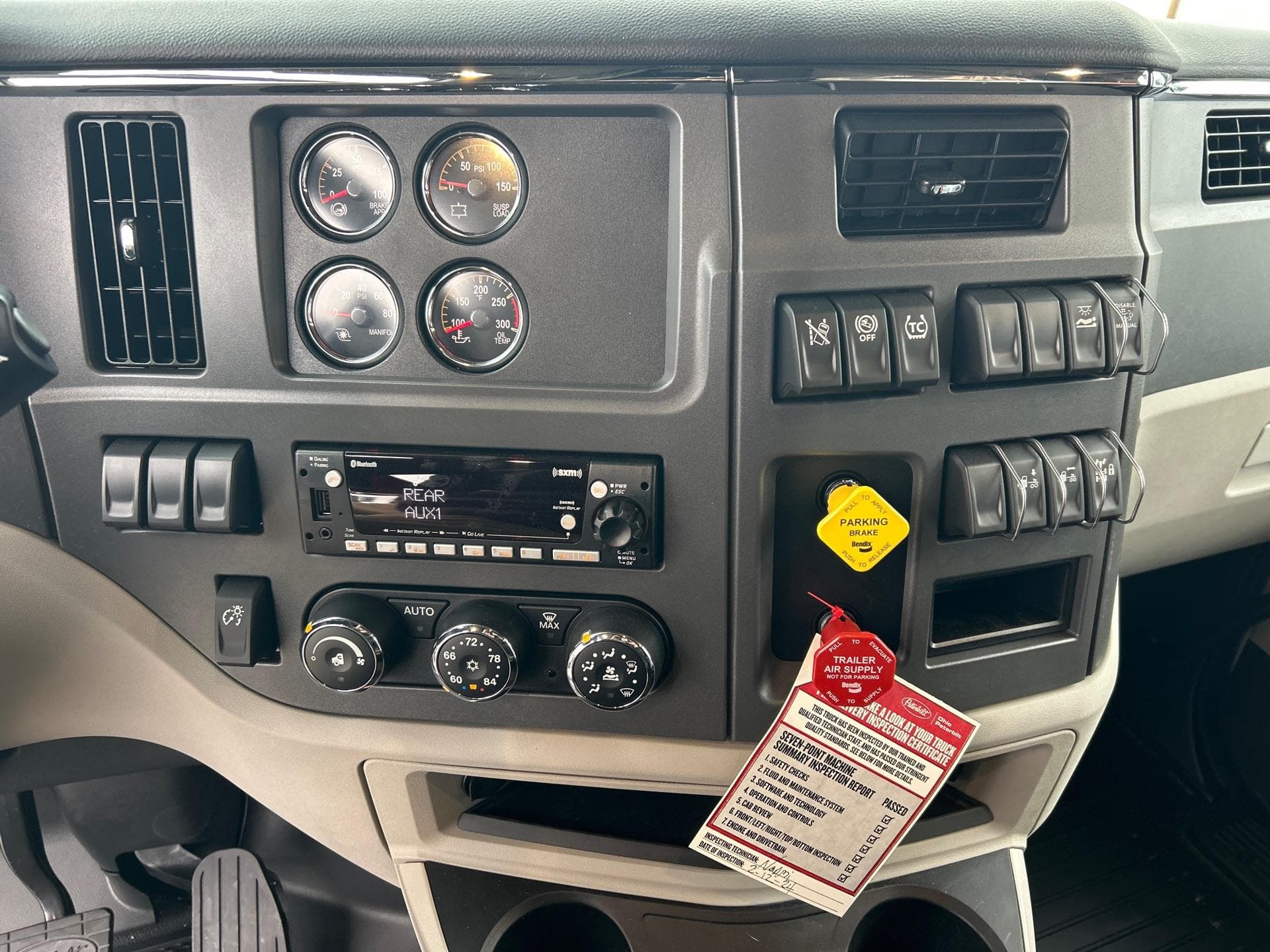 2026 Peterbilt 579 — photo 12