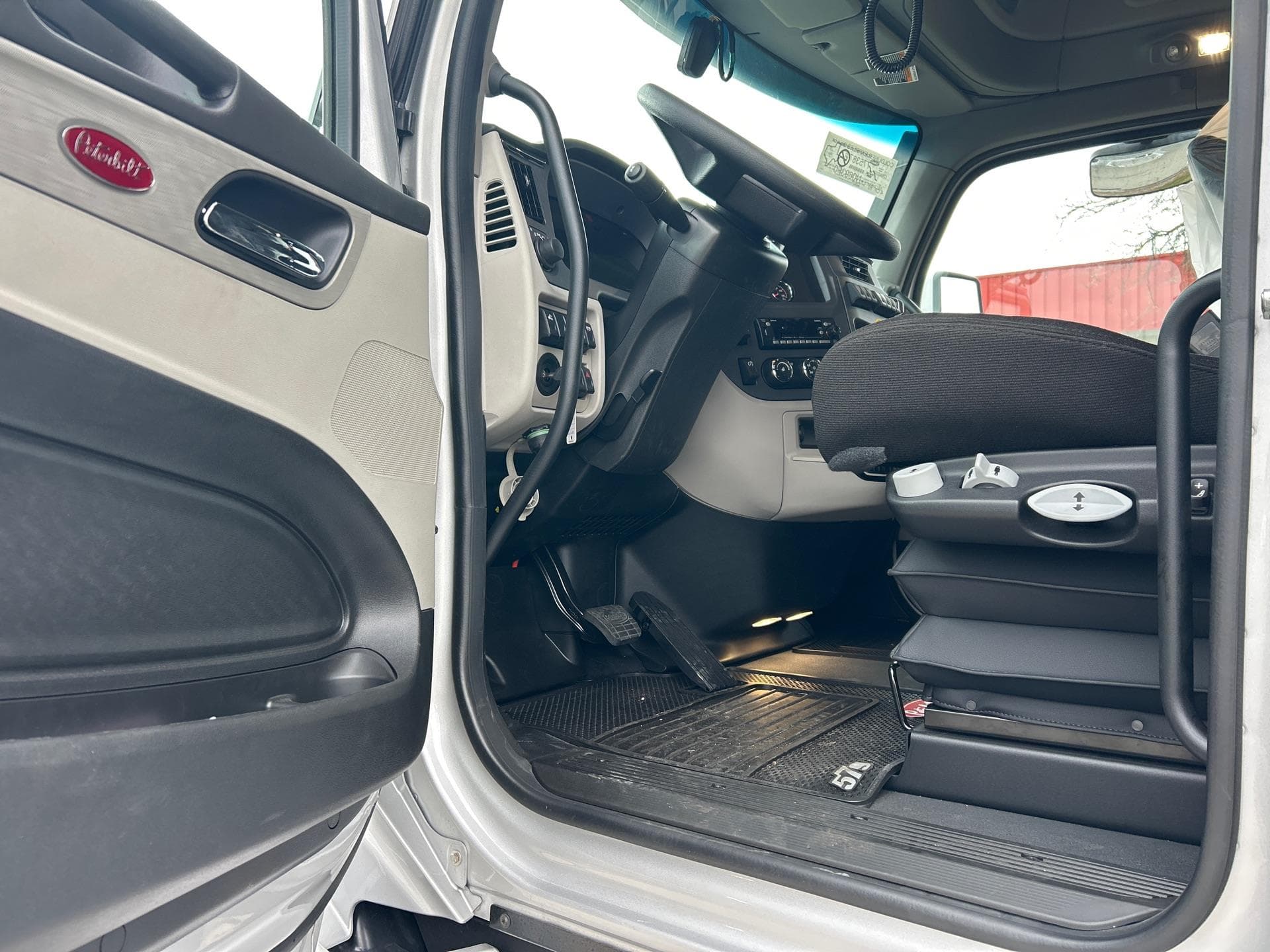 2026 Peterbilt 579 — photo 24