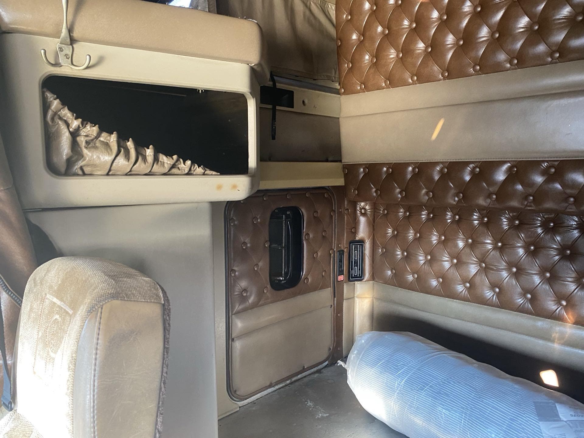 2000 Kenworth W900 — photo 11