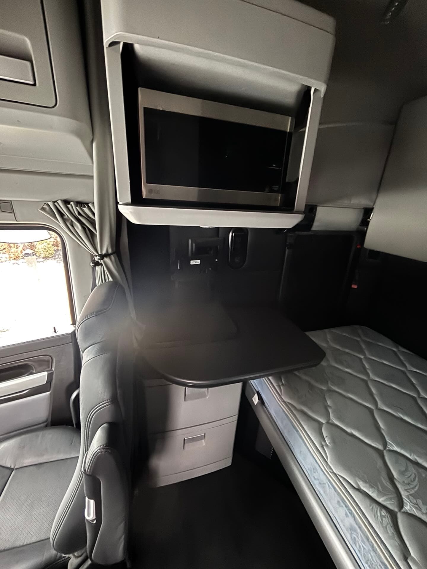 2024 Kenworth W990 — photo 11